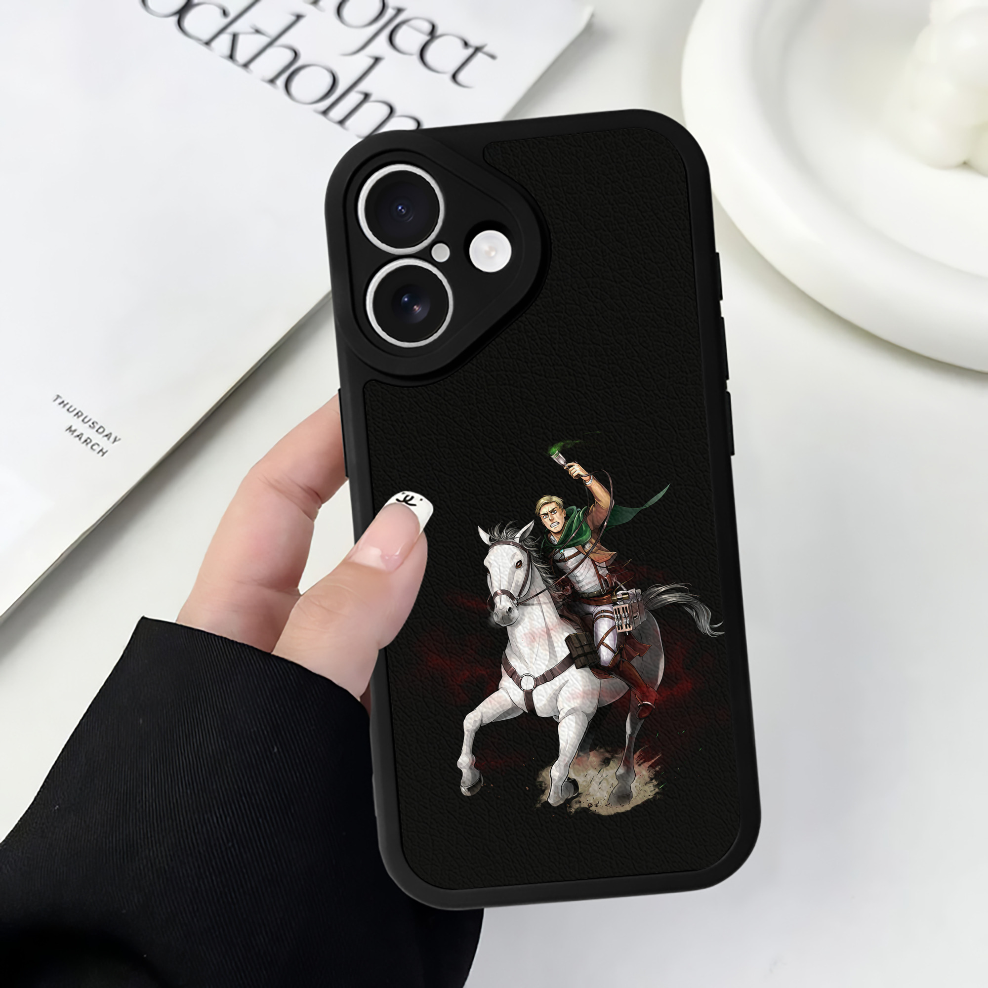 （画像用） 進撃の巨人 エルヴィン・スミス Attack on Titan Erwin Smith 【iPhone 16シリーズ対応】シリコンスマホケース（レザー調） 材質：シリコン
